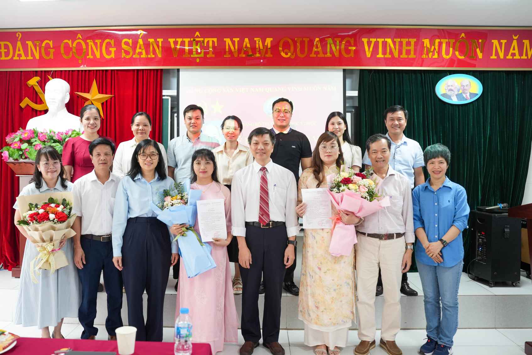 Chi bộ Y khoa II, Trường Đại học Y Dược tổ chức lễ kết nạp cho 02 đảng viên mới